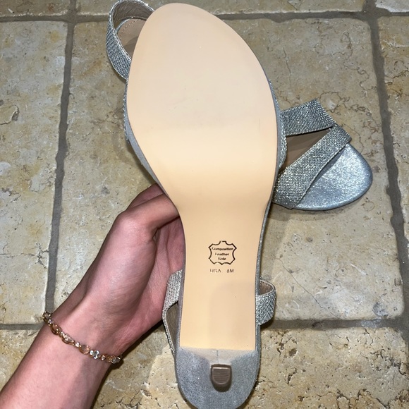 Silver heels 8M 👠 - Picture 2 of 3